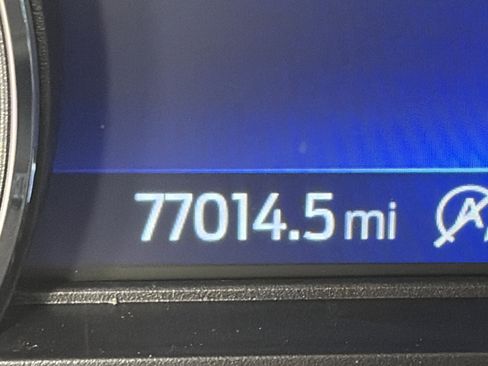 Used 2021 Ford Explorer XLT image 11