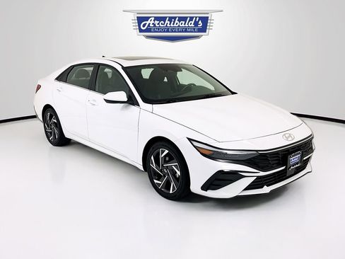 Used 2025 Hyundai Elantra SEL FWD image 1