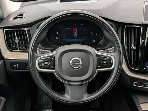 Used 2022 Volvo XC60 B5 Inscription w/ Advanced Package image 24