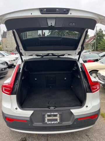 Used 2023 Volvo XC40 B5 Core AWD/4WD image 19