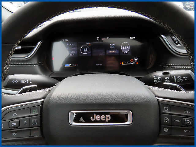 Used 2025 Jeep Grand Cherokee Altitude AWD/4WD image 14