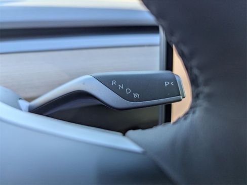 Used 2022 Tesla Model 3 Standard Range image 26