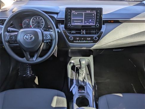 Used 2022 Toyota Corolla LE image 13