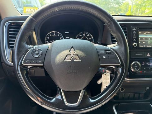 Used 2017 Mitsubishi Outlander ES AWD/4WD image 32