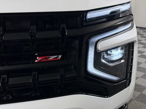 Used 2025 Chevrolet Suburban Z71 AWD/4WD image 12