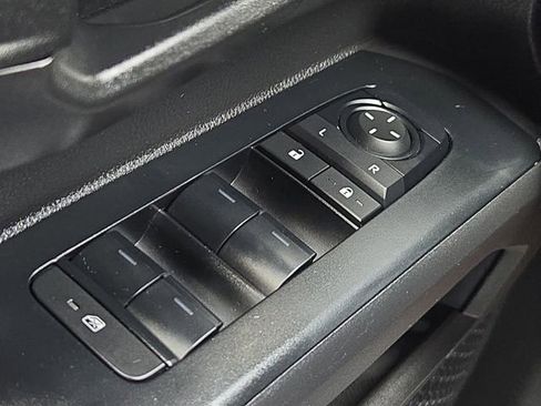 Certified 2025 Toyota Tacoma SR5 AWD/4WD image 26