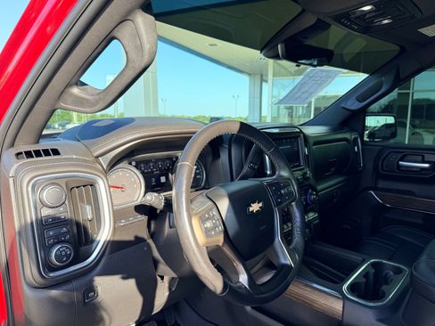 Used 2019 Chevrolet Silverado 1500 High Country w/ Technology Package AWD/4WD image 14