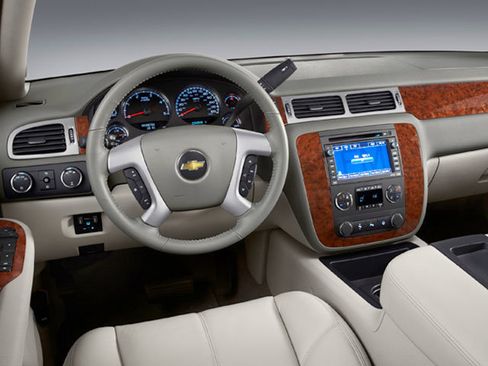 Used 2009 Chevrolet Silverado 3500 LT w/ Interior Plus Package AWD/4WD image 4
