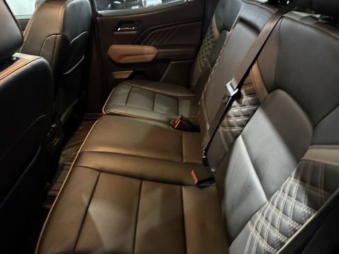 Used 2023 GMC Canyon Denali w/ Denali Black Edition image 32