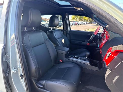 Used 2023 Toyota Tacoma TRD Off-Road w/ TRD Premium Off Road Package AWD/4WD image 28