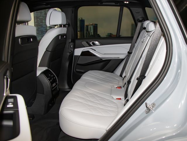 Used 2026 BMW X5 xDrive40i w/ M Sport Package AWD/4WD image 22