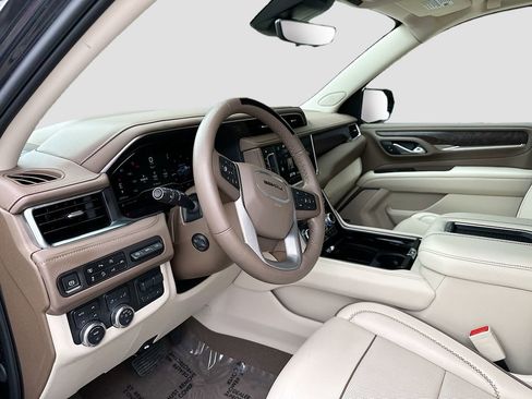Used 2024 GMC Yukon XL Denali w/ Denali Reserve Package AWD/4WD image 4