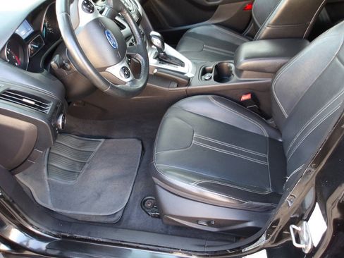 Used 2014 Ford Focus SE FWD image 6