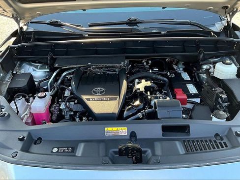 Used 2023 Toyota Highlander LE FWD image 29