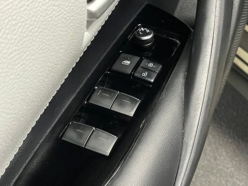 Used 2019 Toyota Corolla SE FWD image 12