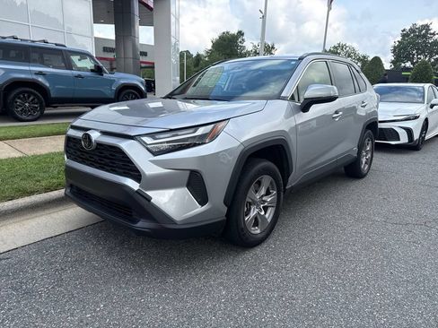 Used 2025 Toyota RAV4 XLE AWD/4WD image 6