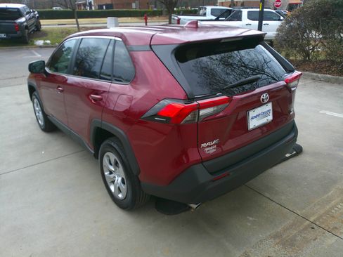 Used 2023 Toyota RAV4 LE image 10