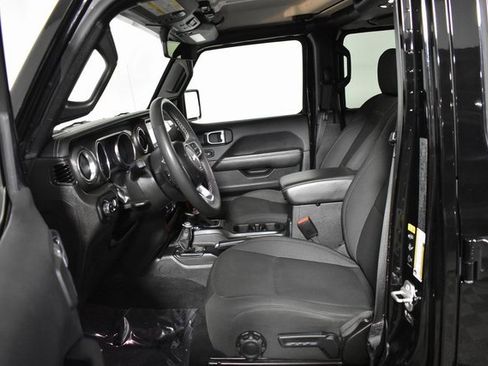 Used 2023 Jeep Gladiator Overland image 10