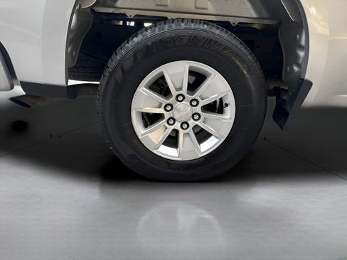 Used 2022 Chevrolet Silverado 1500 LT AWD/4WD image 15