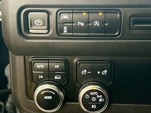 Used 2023 GMC Yukon SLE w/ LPO, Floor Liner Package AWD/4WD image 11