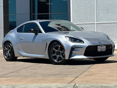 Used 2025 Toyota GR86 Premium w/ ALL Weather Mat Package (TMS) RWD image 2