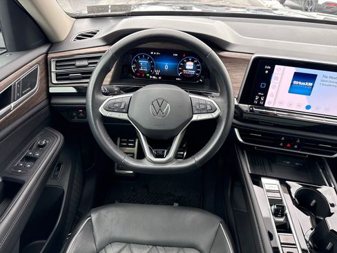 Certified 2025 Volkswagen Atlas SEL Premium R-Line image 14