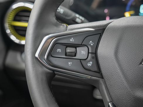 Used 2025 Chevrolet Trax LT w/ Driver Confidence Package FWD image 20