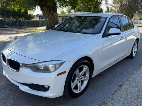Used 2015 BMW 320i Sedan RWD image 5