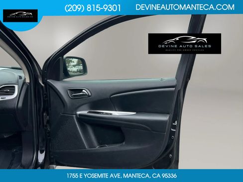 Used 2019 Dodge Journey SE image 25