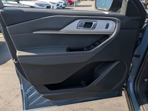 Used 2025 Ford Explorer Active RWD image 23