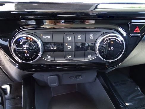 Used 2025 Chevrolet Trax ACTIV FWD image 12