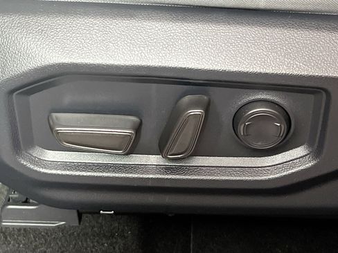 Used 2025 Toyota Tundra SR5 w/ SR5 Convenience Package AWD/4WD image 15