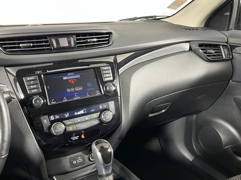 Used 2022 Nissan Rogue Sport SV AWD/4WD image 18
