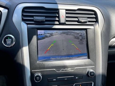 Used 2020 Ford Fusion SE FWD image 13