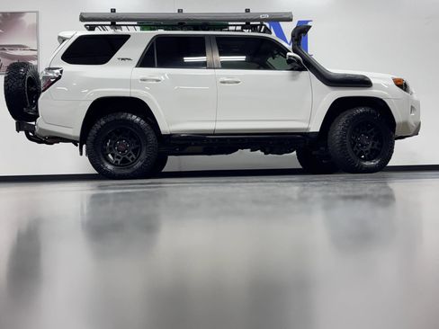 Used 2016 Toyota 4Runner Trail Premium AWD/4WD image 3