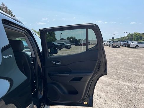 Used 2023 GMC Acadia SLT w/ Preferred Package AWD/4WD image 34
