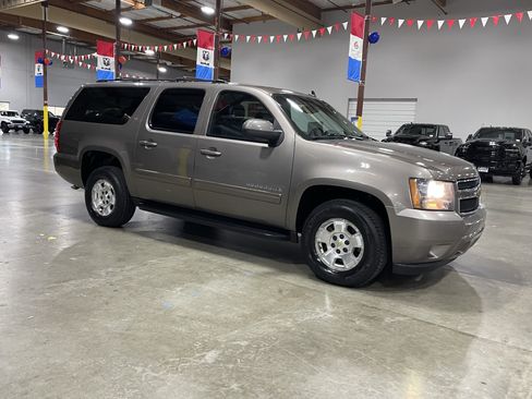 Used 2011 Chevrolet Suburban LT AWD/4WD image 7