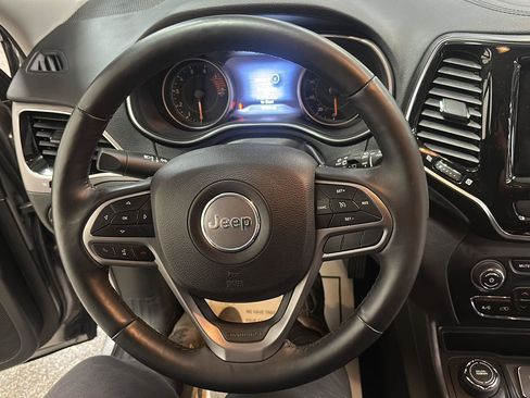 Used 2019 Jeep Cherokee Limited w/ Luxury Group AWD/4WD image 18
