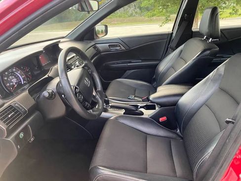 Used 2017 Honda Accord Sport image 8