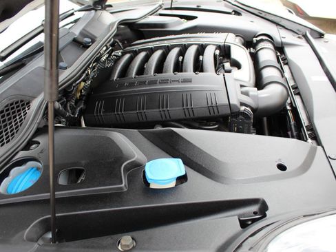 Used 2016 Porsche Cayenne Platinum Edition image 38