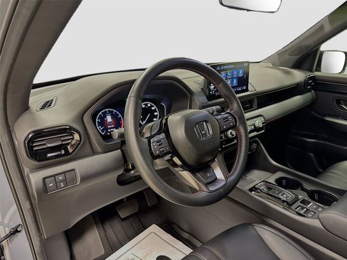 Used 2025 Honda Pilot TrailSport image 9