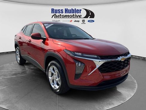 Used 2024 Chevrolet Trax LS w/ LS Convenience Package FWD image 8