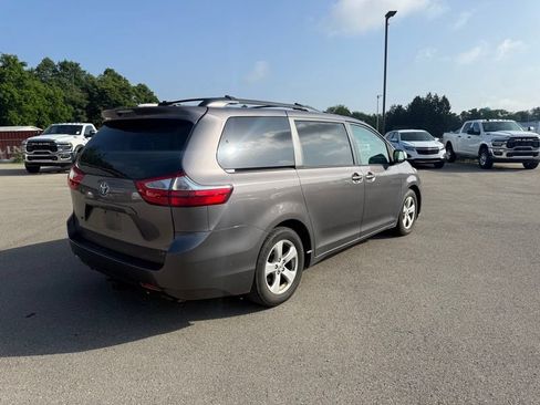 Used 2016 Toyota Sienna LE FWD image 6