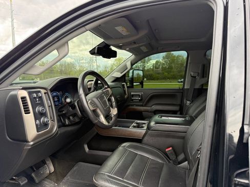 Used 2018 GMC Sierra 2500 Denali w/ Duramax Plus Package AWD/4WD image 11