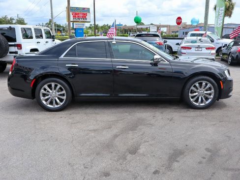 Used 2019 Chrysler 300 Limited image 7