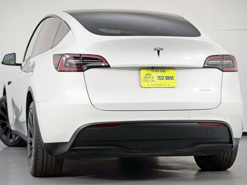 Used 2021 Tesla Model Y Long Range image 6