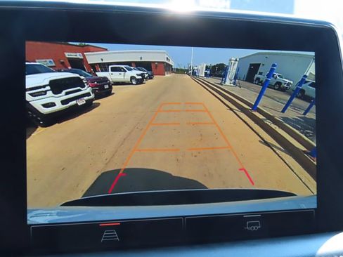 Used 2024 GMC Yukon XL SLE AWD/4WD image 12