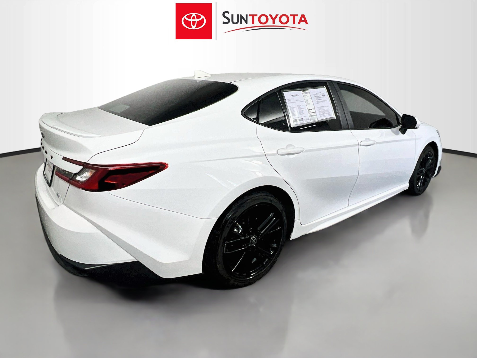Used 2025 Toyota Camry SE w/ Convenience Package FWD image 4