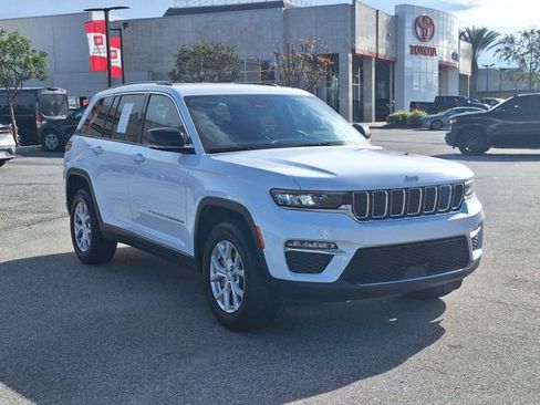 Used 2023 Jeep Grand Cherokee Limited image 3