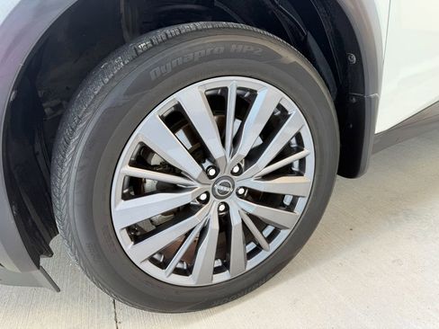 Used 2024 Nissan Pathfinder SL w/ SL Premium Package FWD image 39